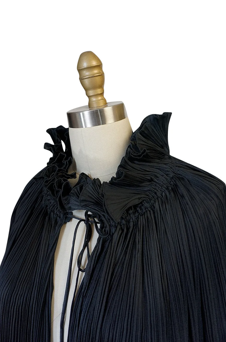 1970s Giorgio Sant'Angelo Flowing Pleated Black Cape