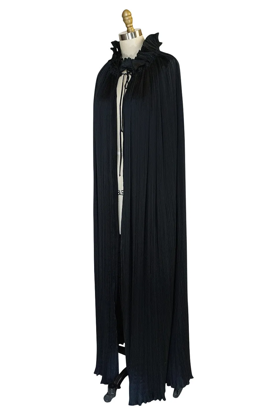 1970s Giorgio Sant'Angelo Flowing Pleated Black Cape
