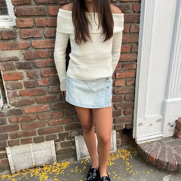 Chic Off Shoulder Sweater with Back Bow | Bodycon Fit &amp; Cut-Out Detail