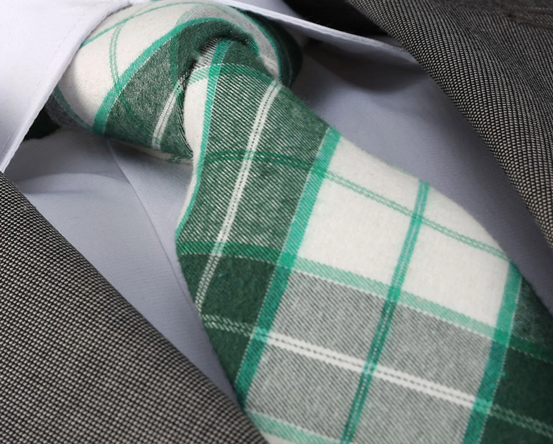 Green And White Checkers Designer Silk Floral Necktie with Matching Cufflinks & Pocket Square Set for Men