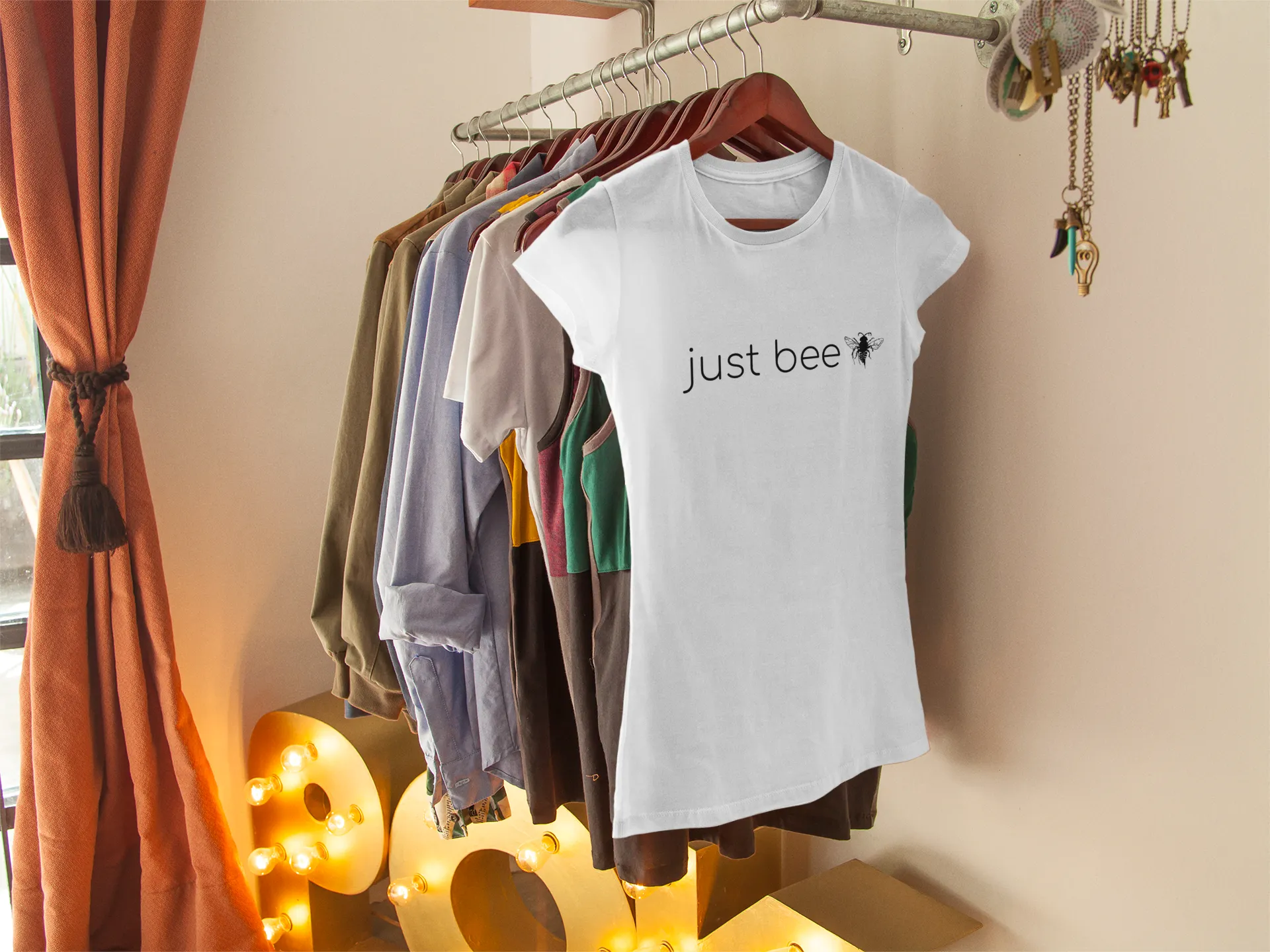 just bee - Women's The Boyfriend Tee