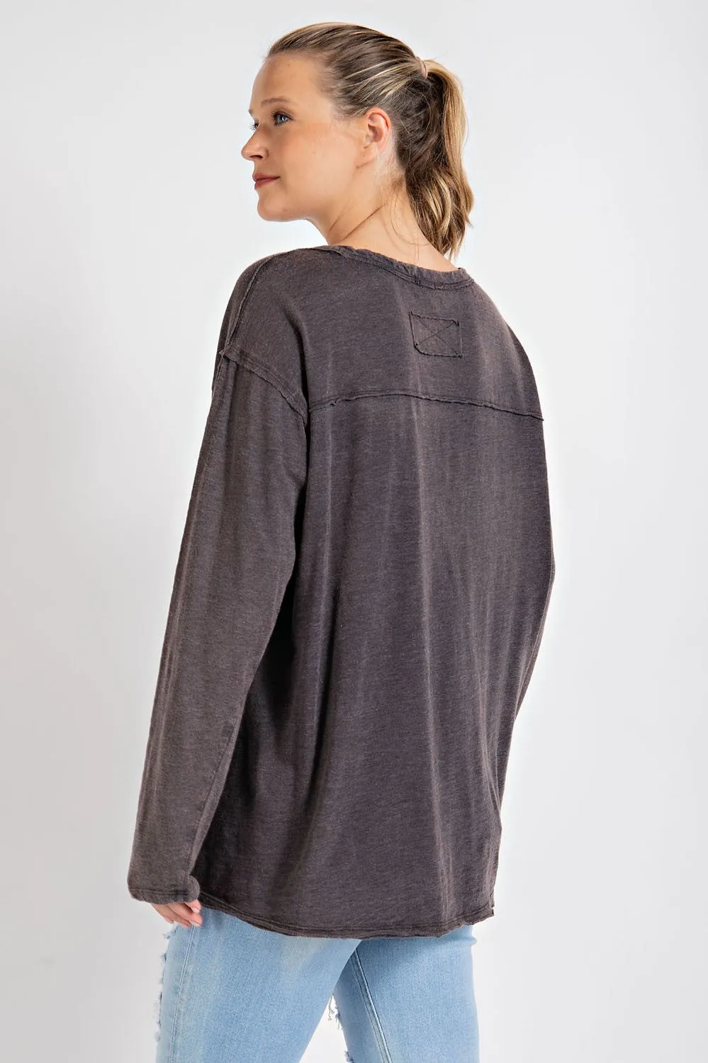 MINERAL WASHED ROUND NECKLINE LONG SLEEVE