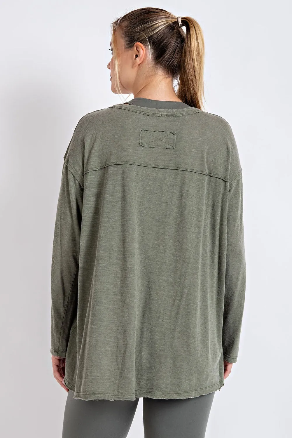 MINERAL WASHED ROUND NECKLINE LONG SLEEVE