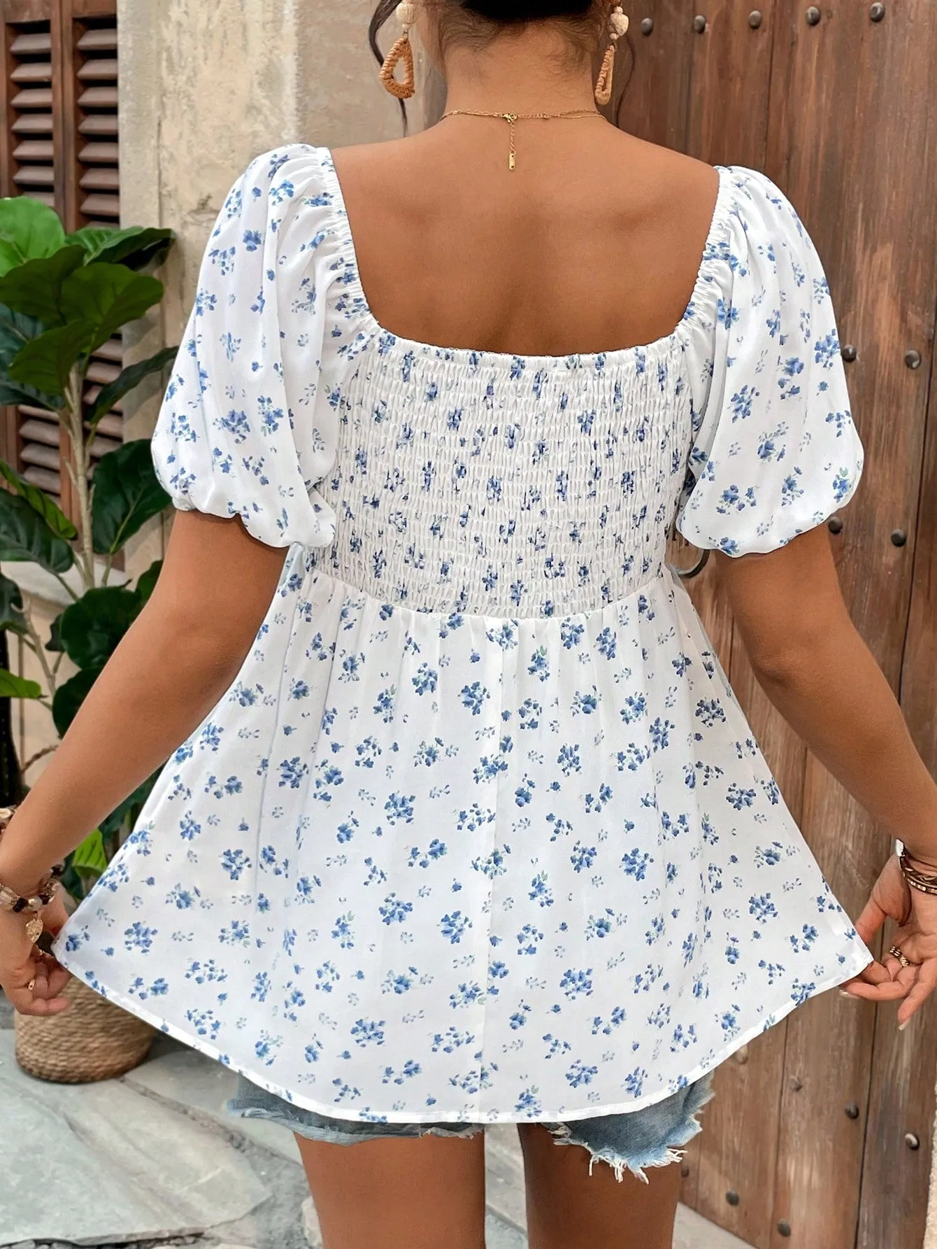 Parte superior fruncida boho con estampado floral