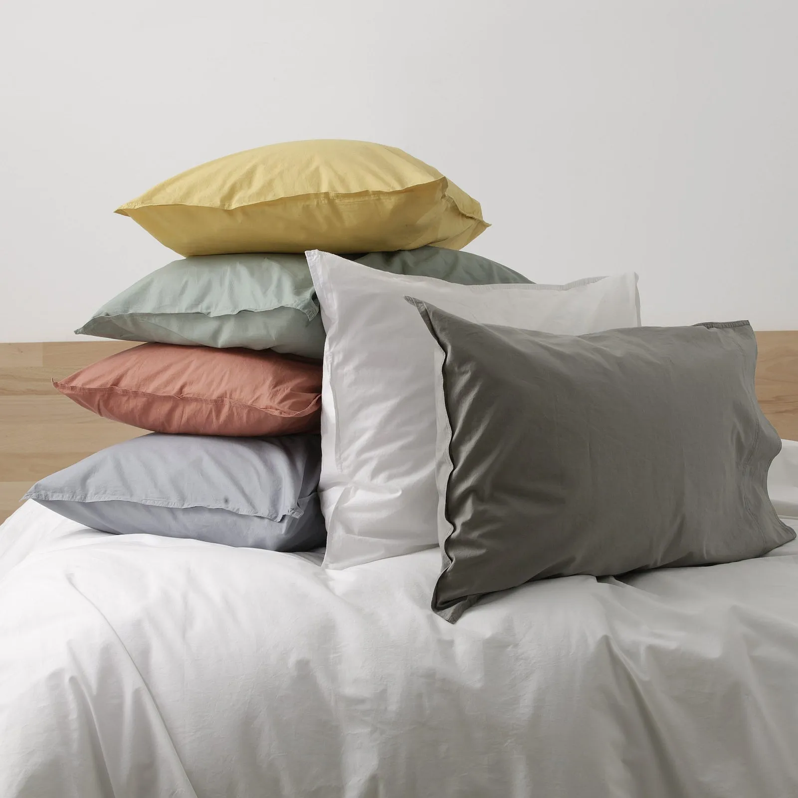 Renee Taylor Lorimer 300TC Stone washed Quilt Cover Set - White