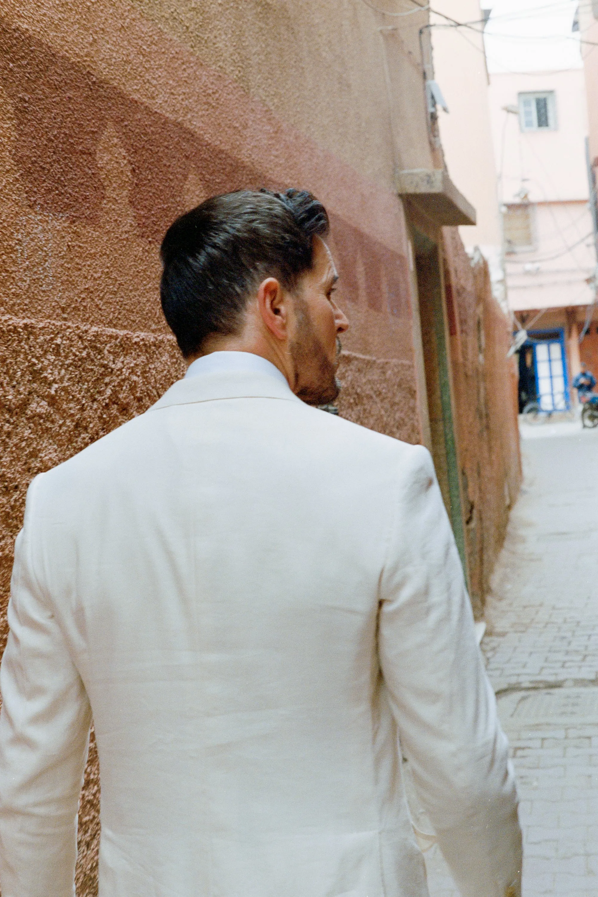 Single Breasted Peak Lapel Suit in Cream Wool Linen
