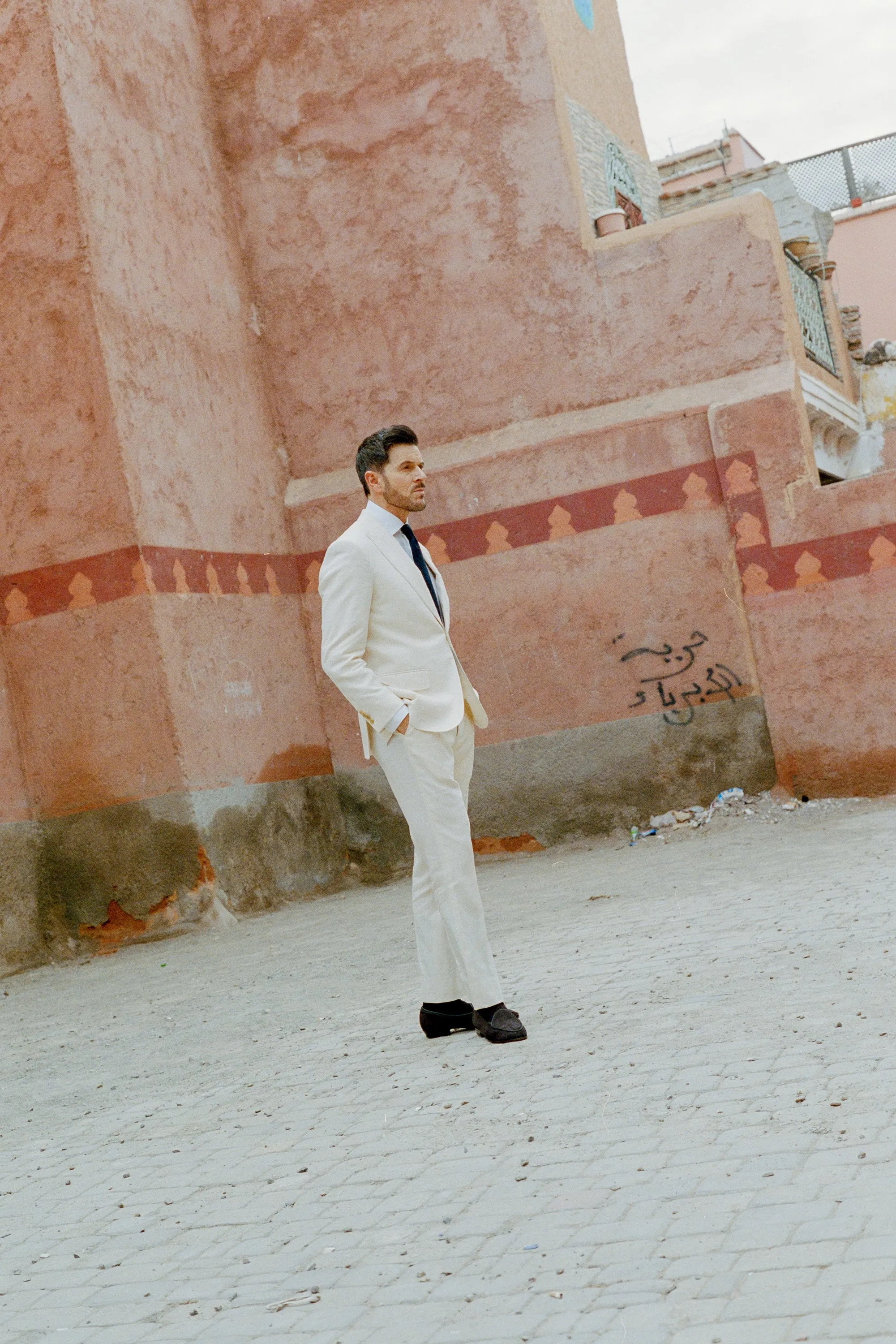 Single Breasted Peak Lapel Suit in Cream Wool Linen