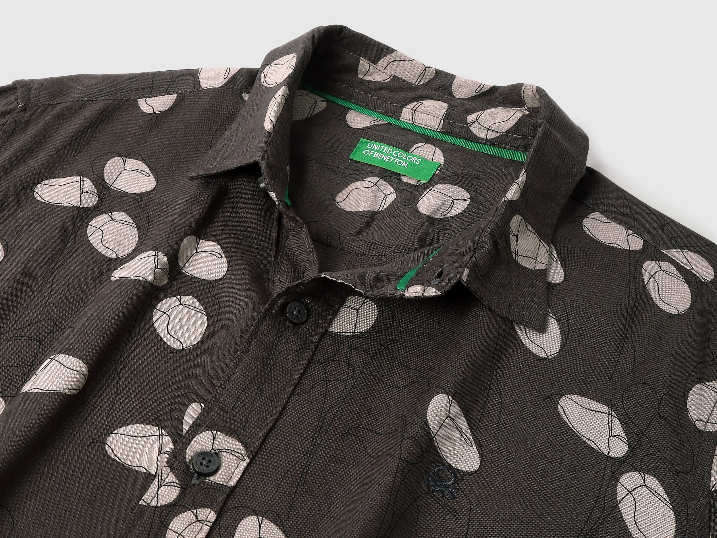 Slim Fit Spread Collar Printed Shirts