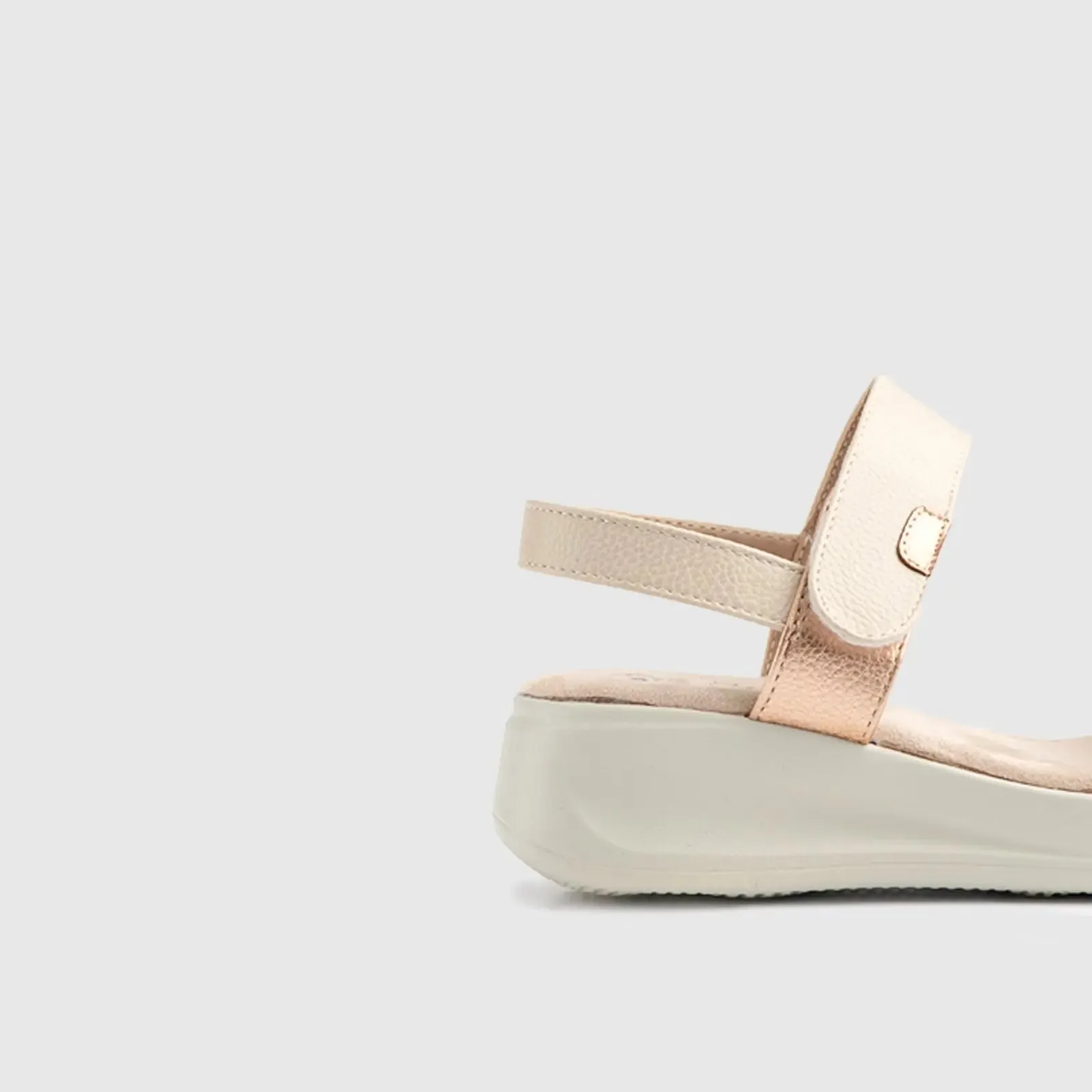Soft Style Eleri Wedge Sandal Rose Gold 01482