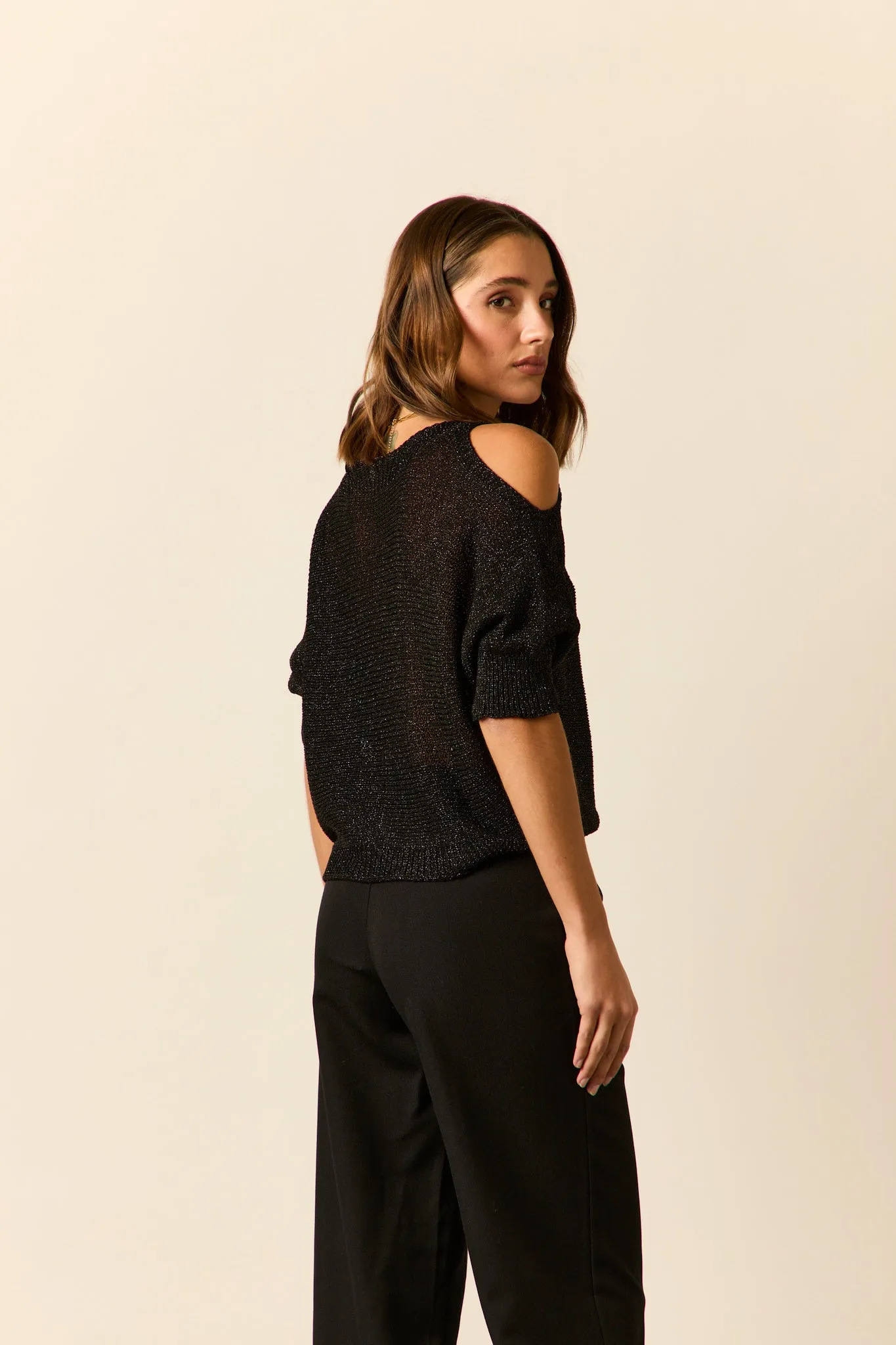 Top de lurex hombros descubiertos negro