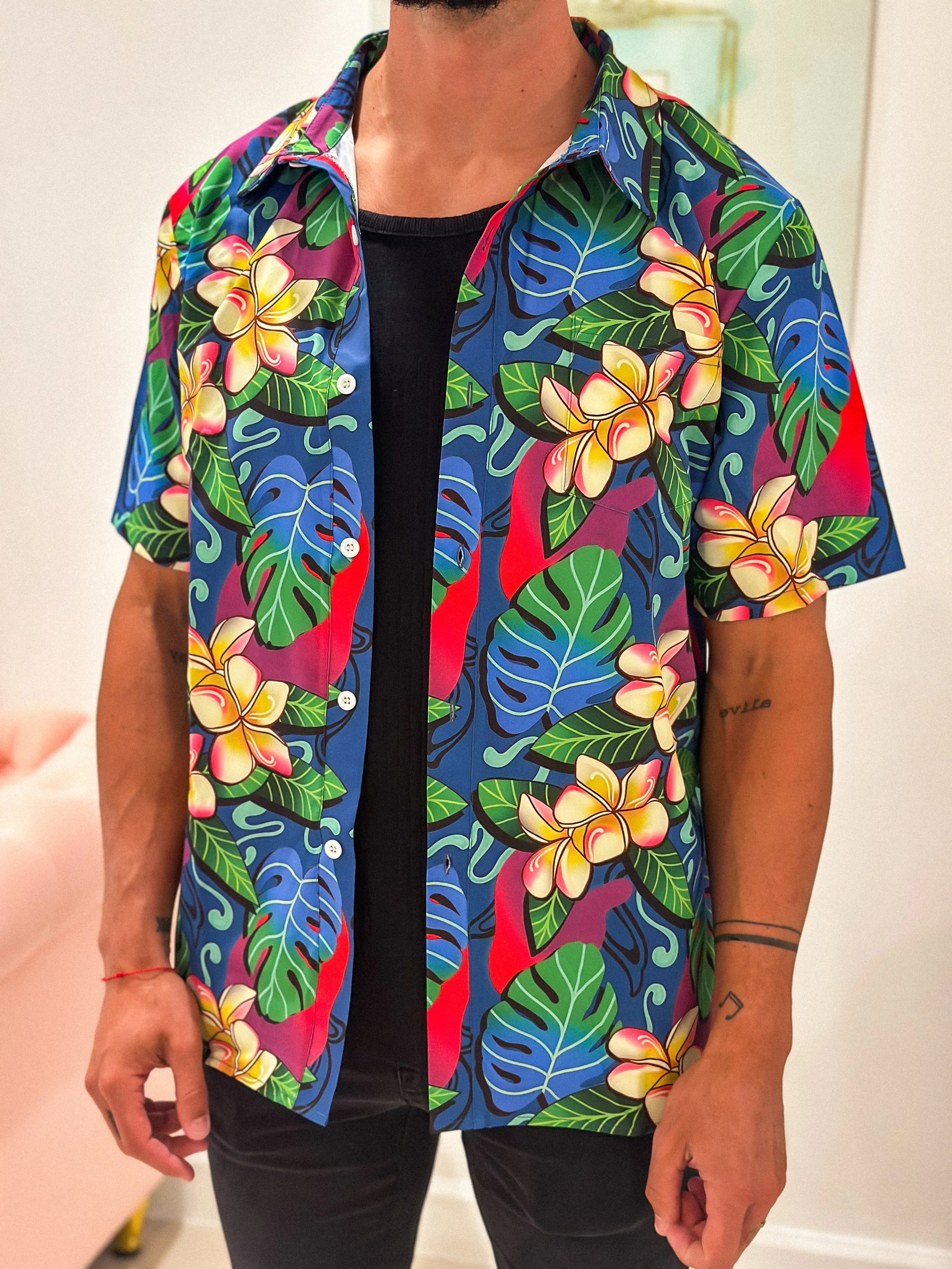 TROPICAL PLUMERIA BUTTON UP COLLARED SHIRT